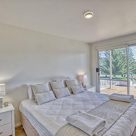 Quarterdeck Apartment Binalong Bay Eksteriør billede