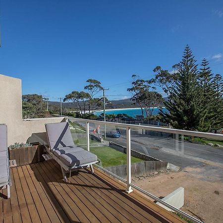 Quarterdeck Apartment Binalong Bay Eksteriør billede