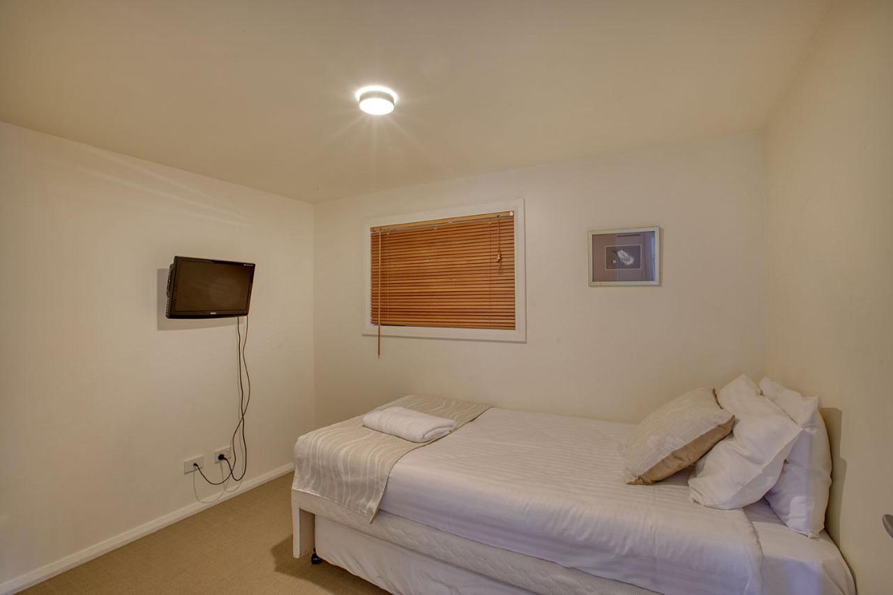 Quarterdeck Apartment Binalong Bay Eksteriør billede