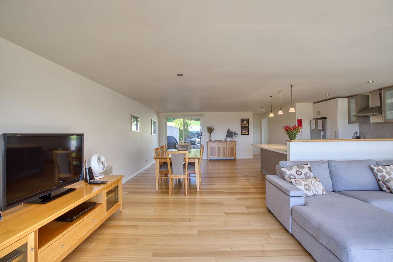 Quarterdeck Apartment Binalong Bay Eksteriør billede
